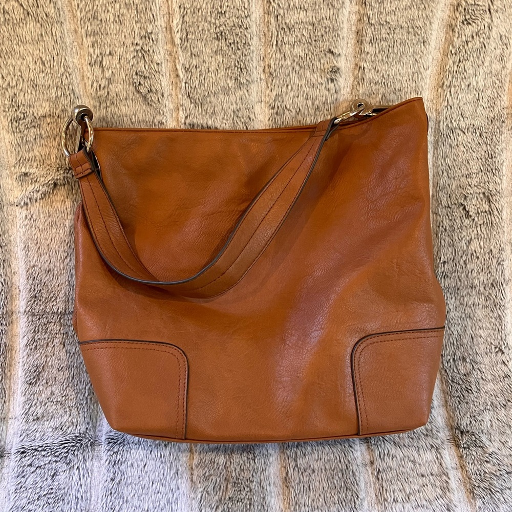 bueno • warm brown faux leather shoulder bag